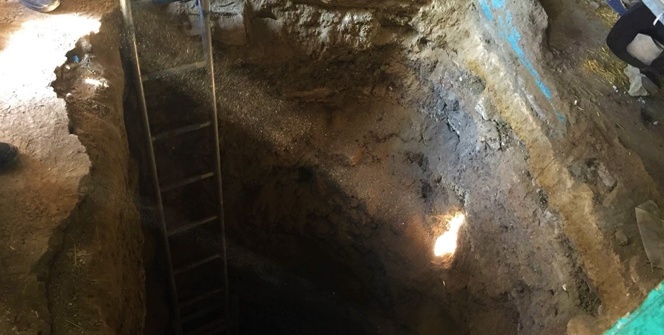 Hazine bulmak için evinin altını 10 metre kazdı