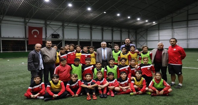 Başkan Baran’dan sporcu öğrencilere destek