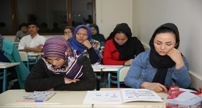 Büyükşehir’den Afganlara Türkçe eğitimi