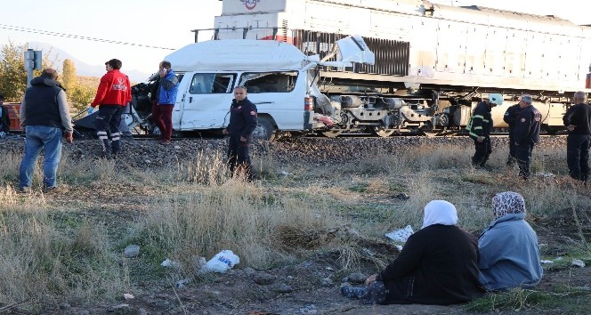 Kayseri’de hemzemin geçitte karı ve kocanın hayatını kaybettiği tren kazası kamerada