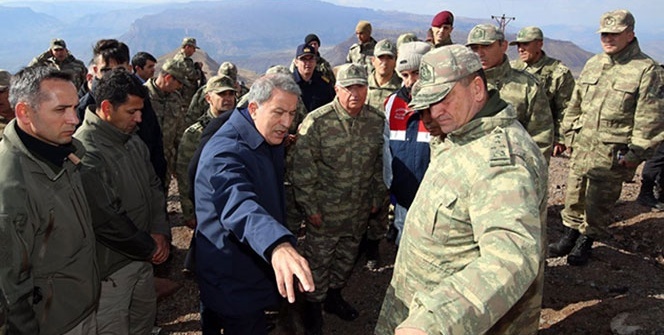 Bakan Akar patlama bölgesinde