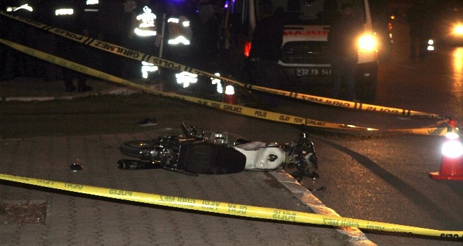 Motosikletle metrelerce sürüklenen çocuk kaldırımda öldü