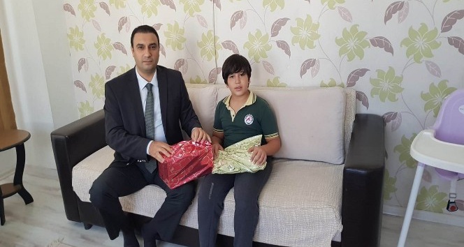 Cumhurbaşkanı Erdoğan’ın dağıttığı hediyelerden alamayan çocuğa özel hediye gönderildi