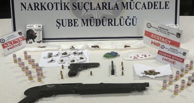 Eskişehir’de uyuşturucu operasyonu: 26 gözaltı