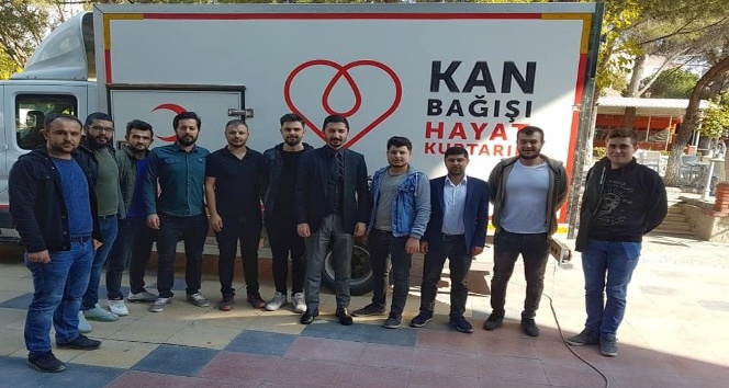 AK Parti’li gençlerden kan bağışı