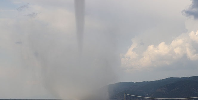 Antalya'da hortum dehşeti! Metrelerce yukarı kaldırdı
