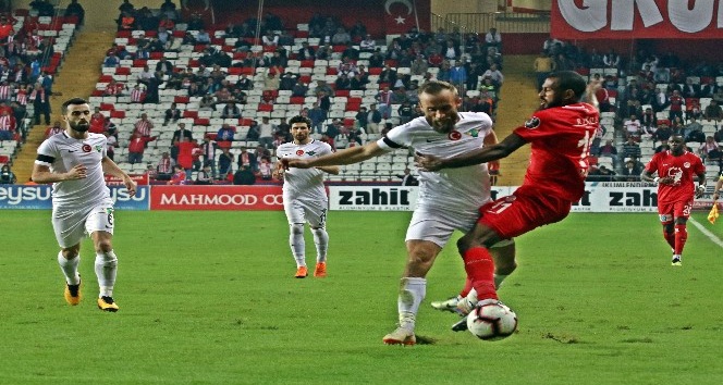 Spor Toto Süper Lig: Antalyaspor: 1- Akhisarspor: 2 (Maç sonucu)