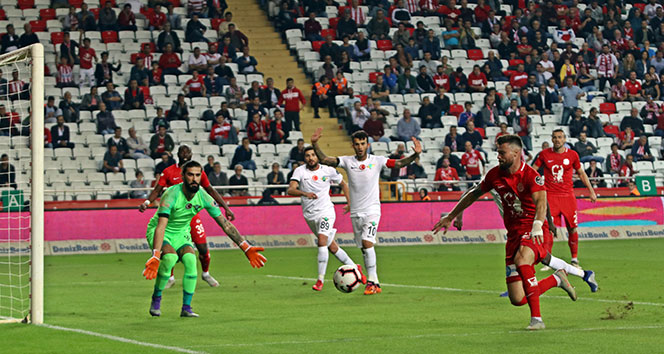 Akhisar, Antalya deplasmanında 2 golle kazandı