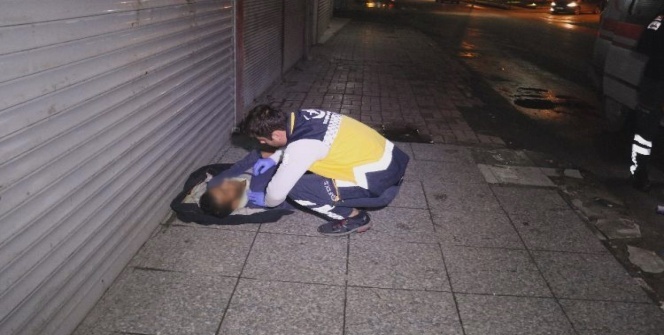 Öldü diye ihbar geldi! Yanına gittiklerinde şoke oldular