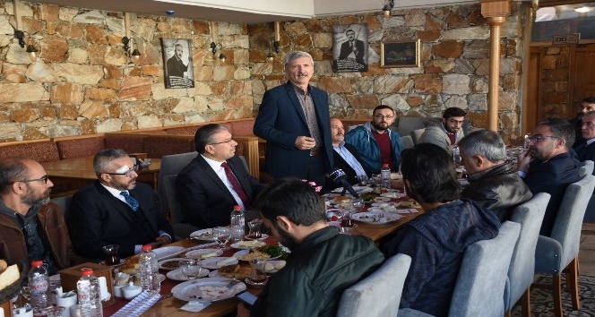 Valilik Basın ve Halkla İlişkiler Müdürü Osman Demir, istifa ederek AK Parti’den Mucur İlçe Belediye Başkanlığına aday adayı oldu