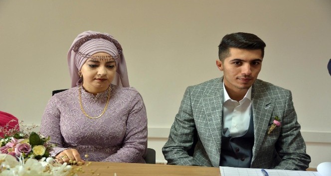 Yozgat’ta genç çift müftülük nikahı ile hayatlarını birleştirdi