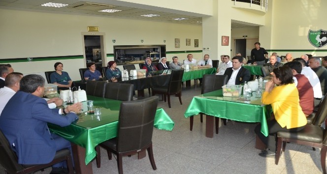 Denizlispor’da Başkan Ali Çetin, personellerin sorunlarını dinledi