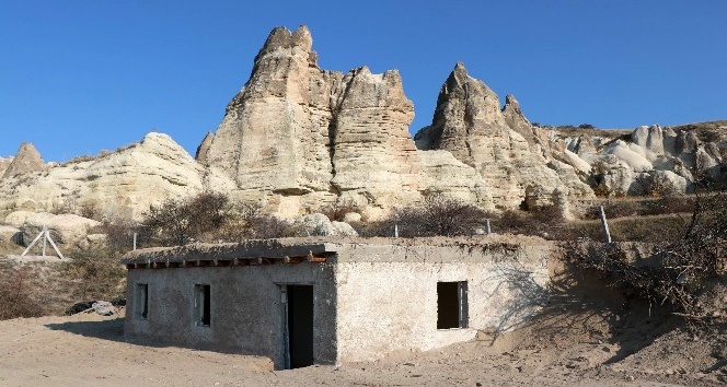 Kapadokya’da üzeri toprakla kapatılan kaçak yapı yıkıldı