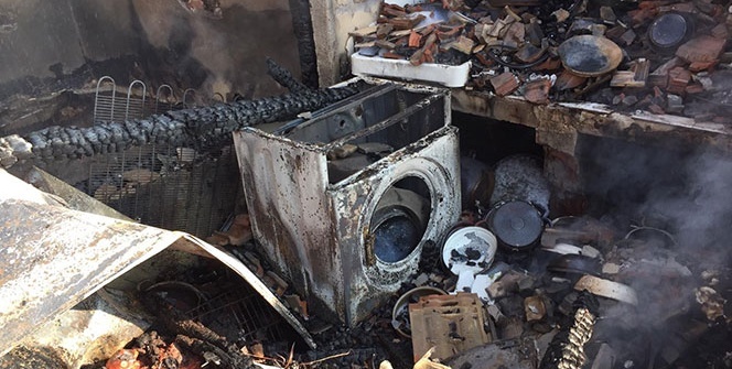 Balıkesir'de korkutan yangın! Her şey küle döndü