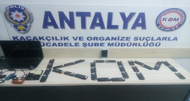 Antalya’da kaçak cep telefonu operasyonu