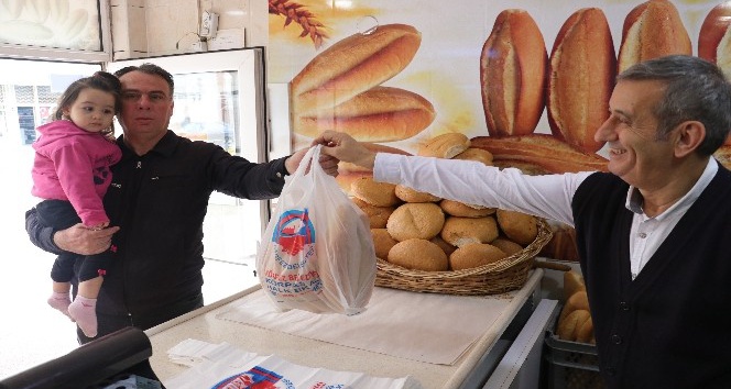 Kocaeli’de 1 liraya satılan ekmeğe vatandaşlardan büyük ilgi