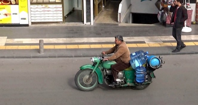 Tehlikeye rağmen motosiklet ile yük taşımacılığı artıyor