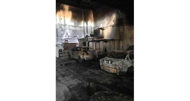 Aliağa’daki yangın kaportacı dükkanını kül etti