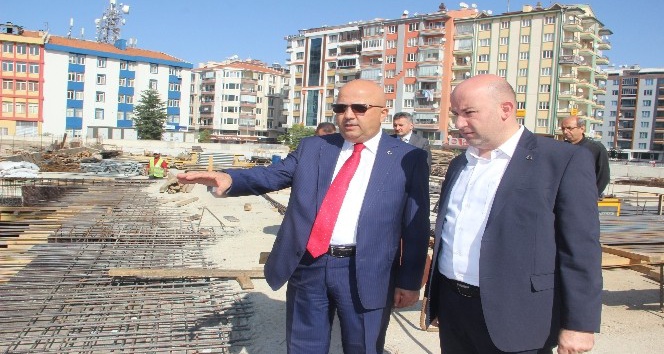 Cumhurbaşkanı Erdoğan’ın talimatıyla başlayan Kent Meydanı Projesi hızla ilerliyor