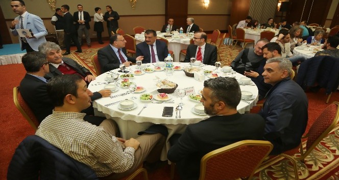 Başkan Gürkan, sanat camiası ile bir araya geldi