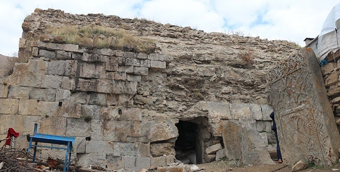 Tesadüfen fark etti! Bin 400 yıllık kilisenin içinde...