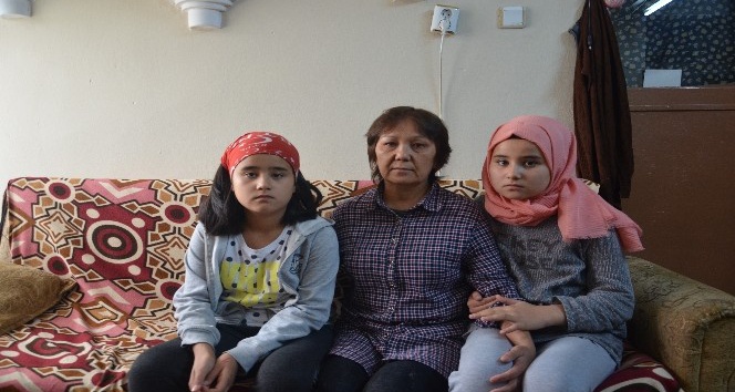 (Özel) Gözü yaşlı Özbek anne Türk vatandaşı olmak istiyor