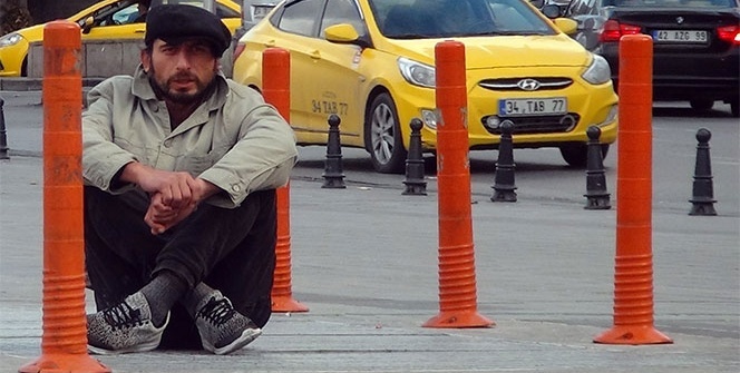 Taksim'de yürek burkan görüntü! 23 gündür sokakta kalıyor...