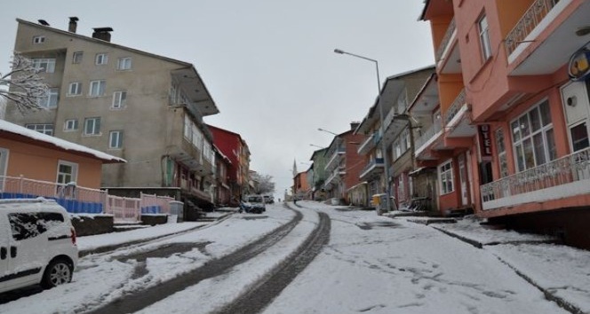 Pülümür’de okullara 2 gün kar tatili