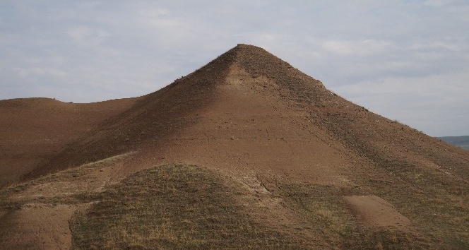 Piramit benzeri tepeler vatandaşları heyecanlandırdı