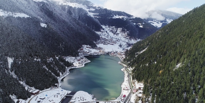 Uzungöl'den eşsiz kar manzarası