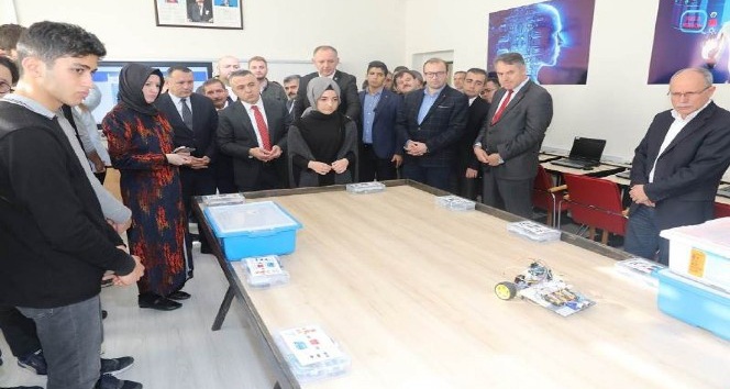 Kırklareli Anadolu İmam Hatip Lisesi Robotik ve Kodlama Atölyesi açıldı