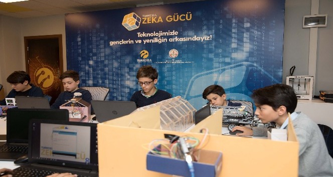 Zeka Gücü’nün yeni durağı Rize’deki Fatma Nuri Erkan Bilim ve Sanat Merkezi oldu