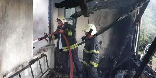 Samsun'da yaşlı kadın eviyle birlikte yandı