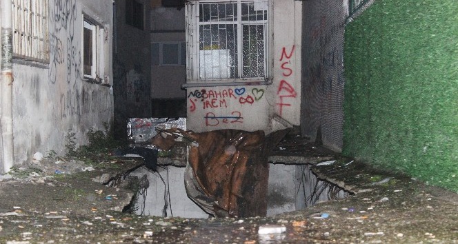 Güngören’de çökme riski bulunan bina boşaltıldı
