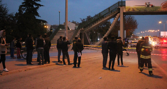 Konya&#039;da üst geçit merdiveni çöktü: 1 yaralı