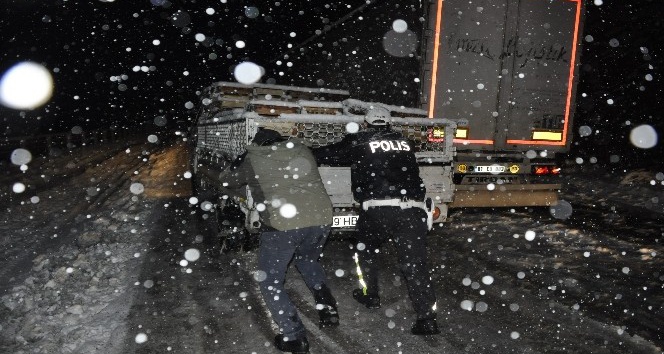 Konya Antalya Karayolunda ulaşıma kar engeli