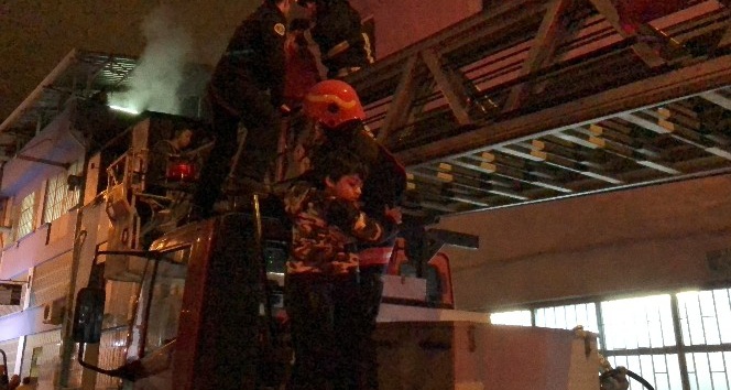 Korkutan Yangında mahsur kalan 5 çocuk kurtarıldı