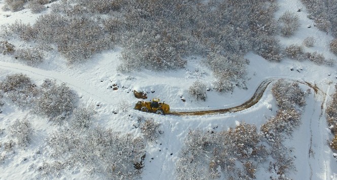 Erzincan’da kardan kapanan köy yolları ulaşıma açılıyor