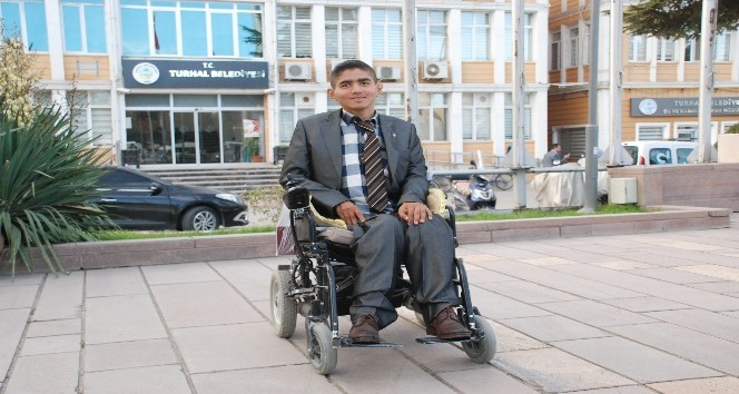 Engelli genç, belediye başkan aday adayı oldu