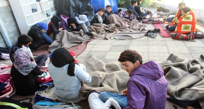 Ayvalık’ta 13 Afganistan uyruklu göçmen yakalandı