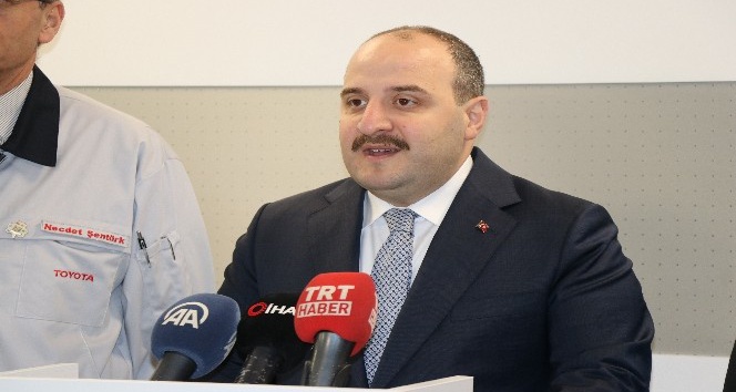 Bakan Varank, Toyota fabrikasında üretilen ‘Corolla Sedan Hybrid’ modelini inceledi