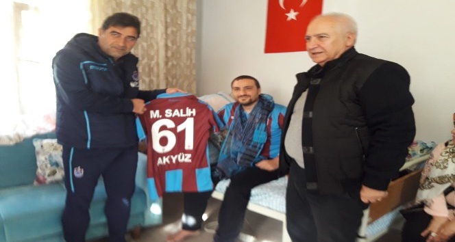 Trabzonspor’dan Gazi Uzman Çavuş Akyüz’e ziyaret