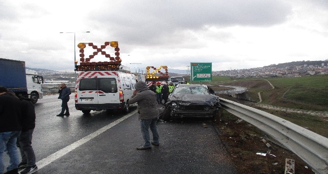 Kuzey Marmara Otoyolu’ndaki kazada lüks cip hurdaya döndü: 1’i ağır 3 yaralı