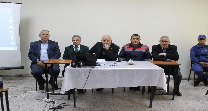Akdağmadeni’nde servis şoförleri bilgilendirildi