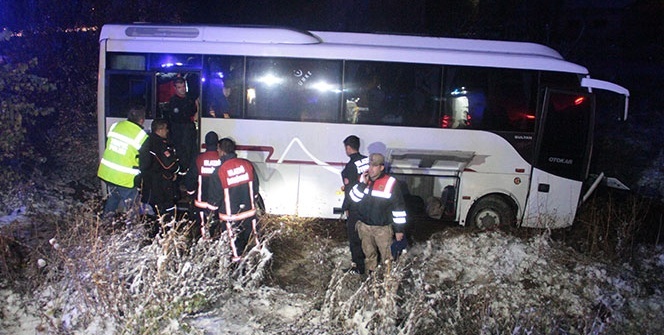 Elazığ'da midibüs şarampole uçtu: 17 yaralı
