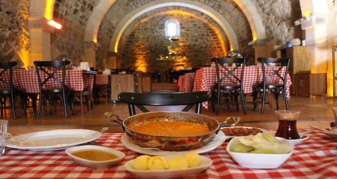 800 yıllık handa, Çakallı menemeni