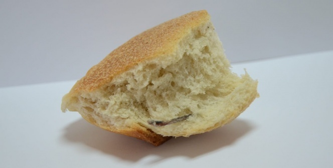 Ekmeğin içinden çıktı! Şaşkına çevirdi