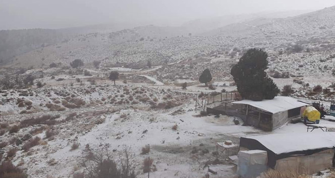 Antalya&#039;nın Kaş ilçesinde yüksek kesimlere kar yağdı