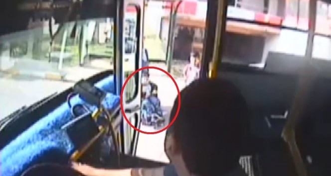 Halk otobüsü sürücüsü engelli çocuk için güzergahını değiştirdi