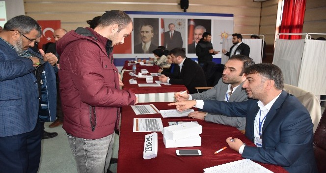 Temayül yoklamasında davullu zurnalı karşılama